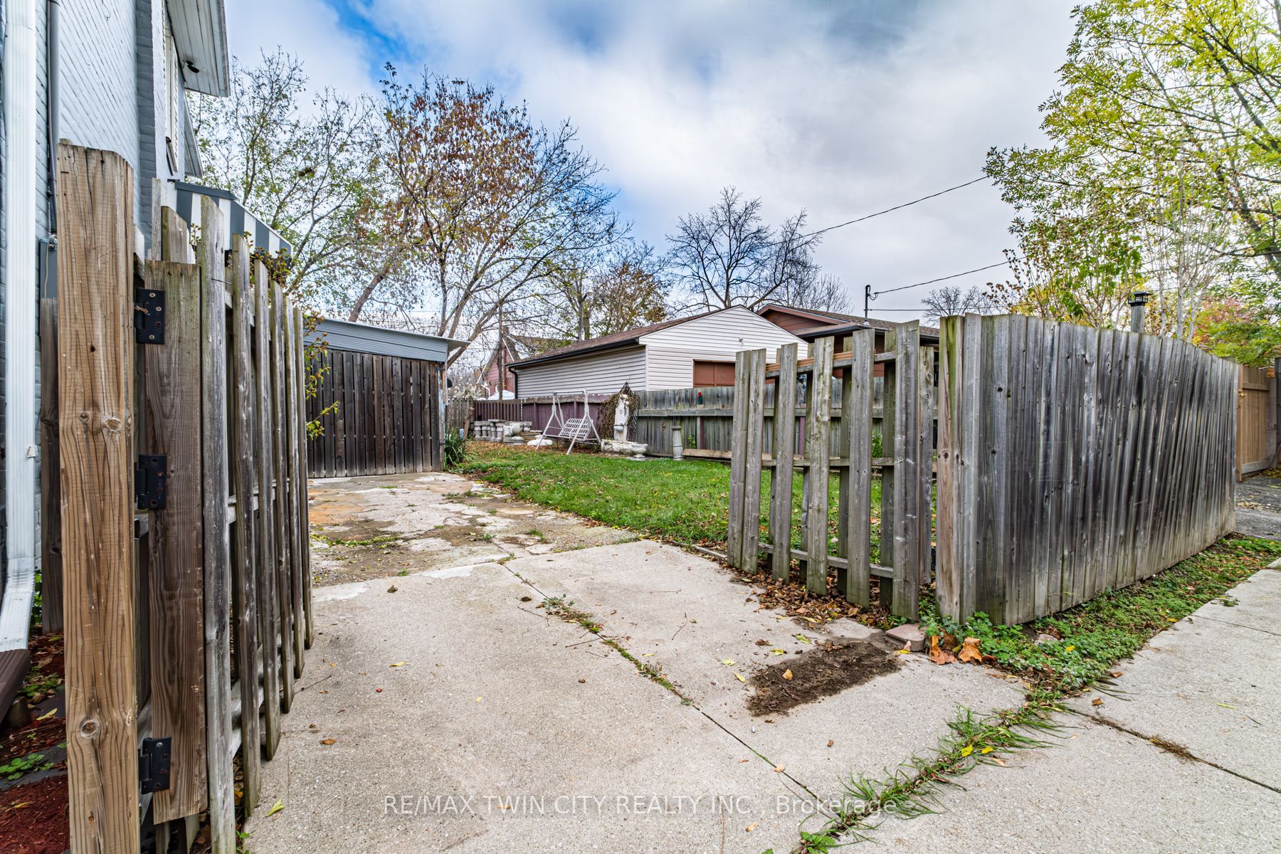 52 Rose Ave