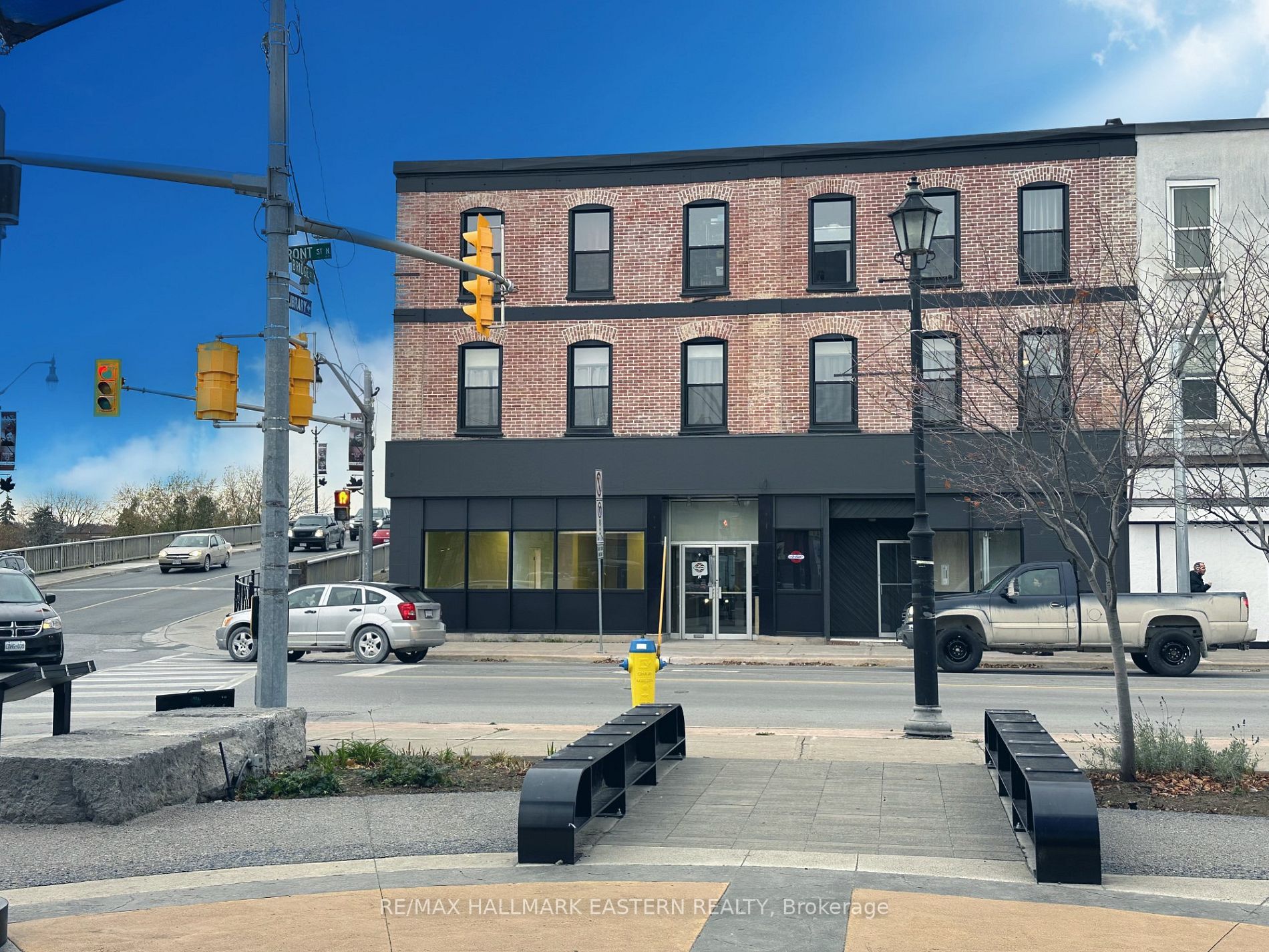 2 Front St N