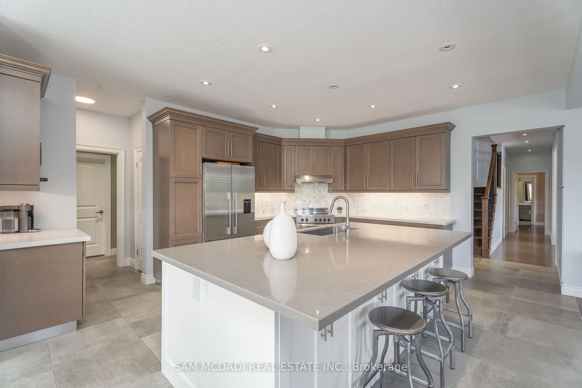 105 Crewson Crt E