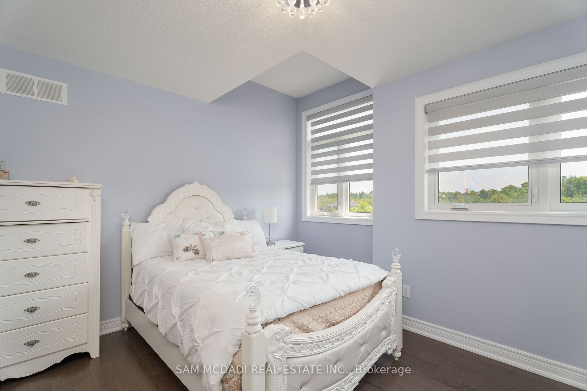 105 Crewson Crt E