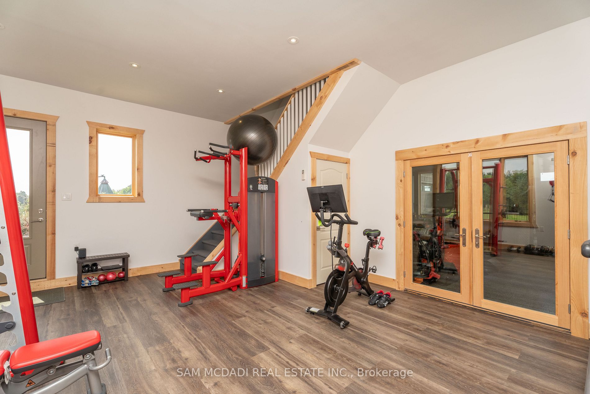 105 Crewson Crt E