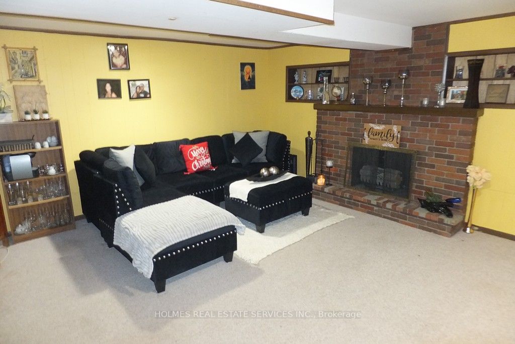 28 Knightwood Dr