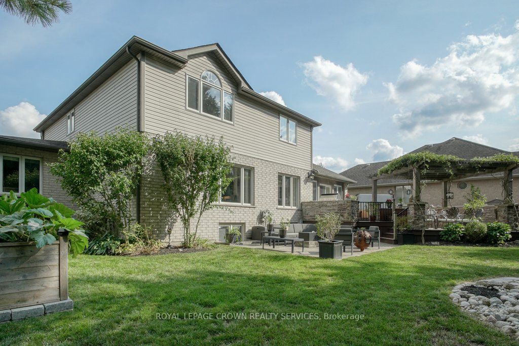 52 Winifred St