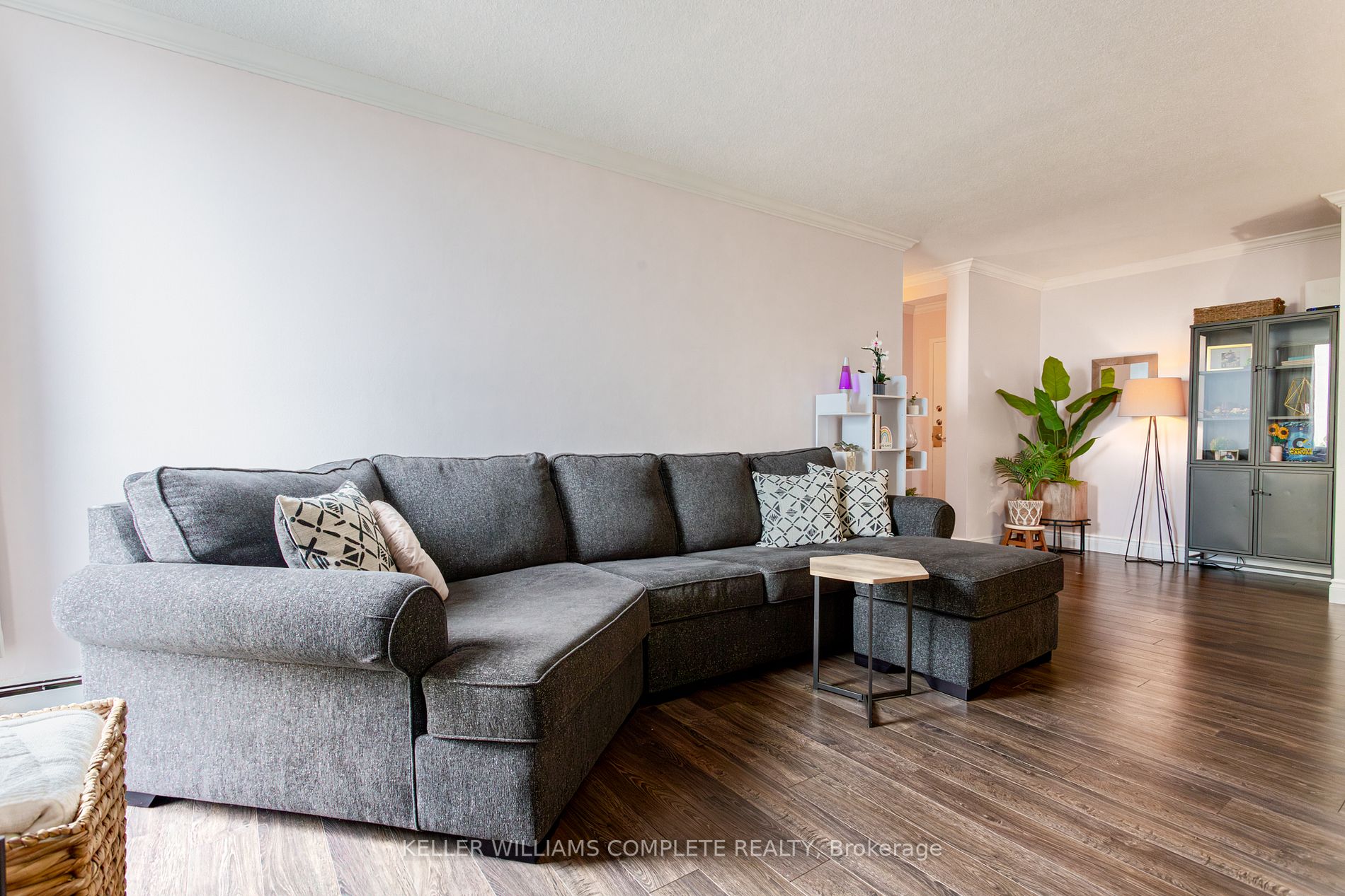 75 Glenburn Crt, #604