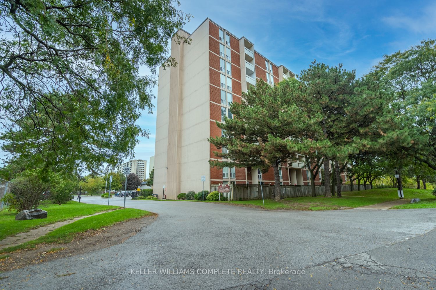 75 Glenburn Crt, #604