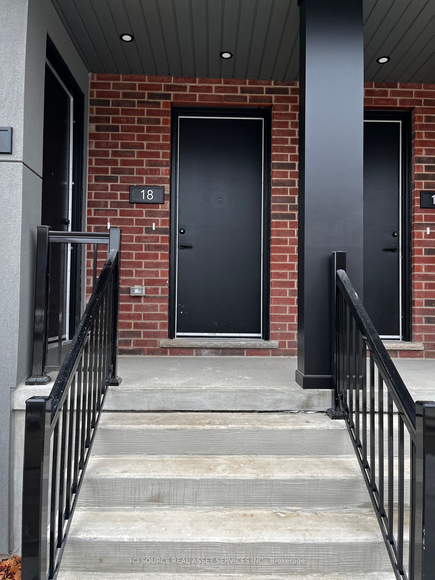 99 Roger St, #18