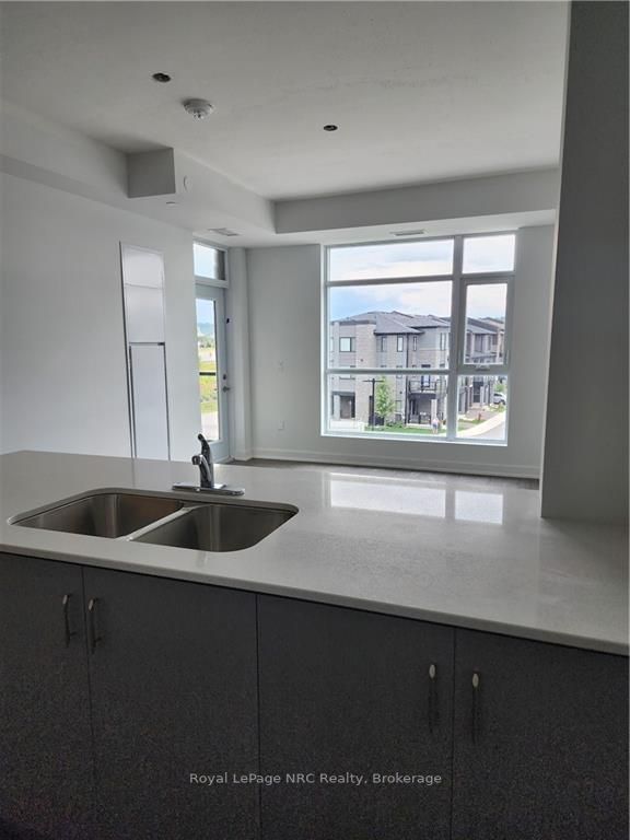 600 North Service Rd, #302