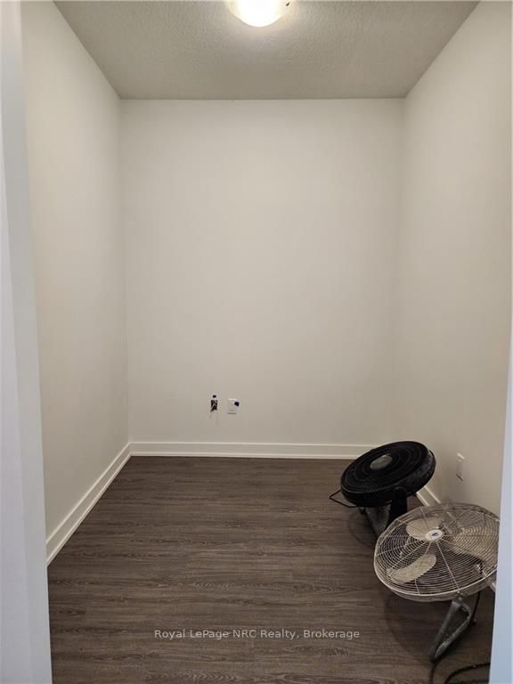 600 North Service Rd, #302