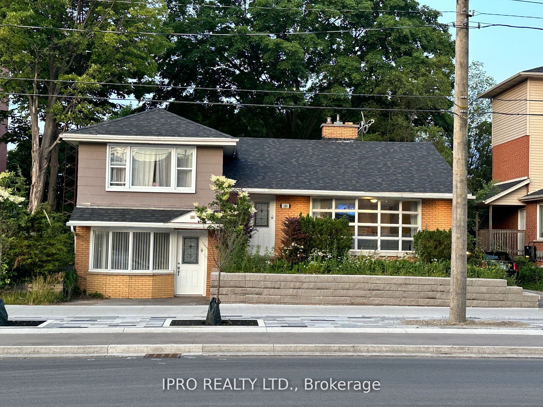 180 King Street N