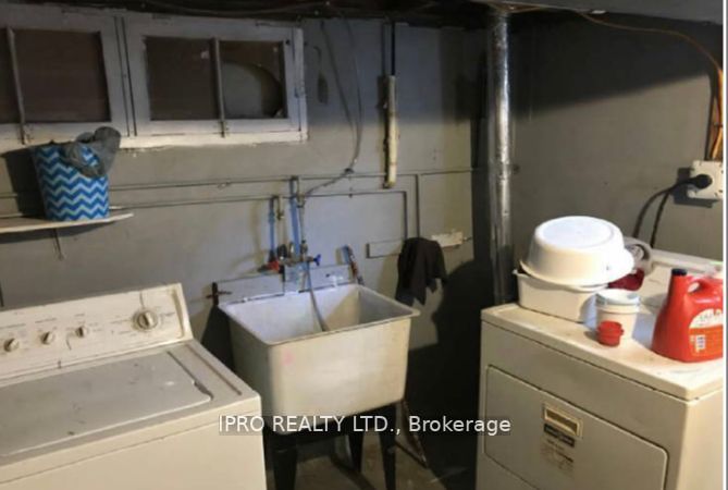 180 King Street N