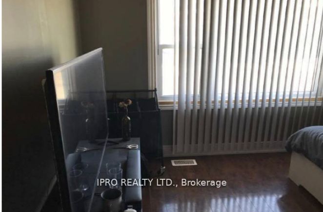 180 King Street N
