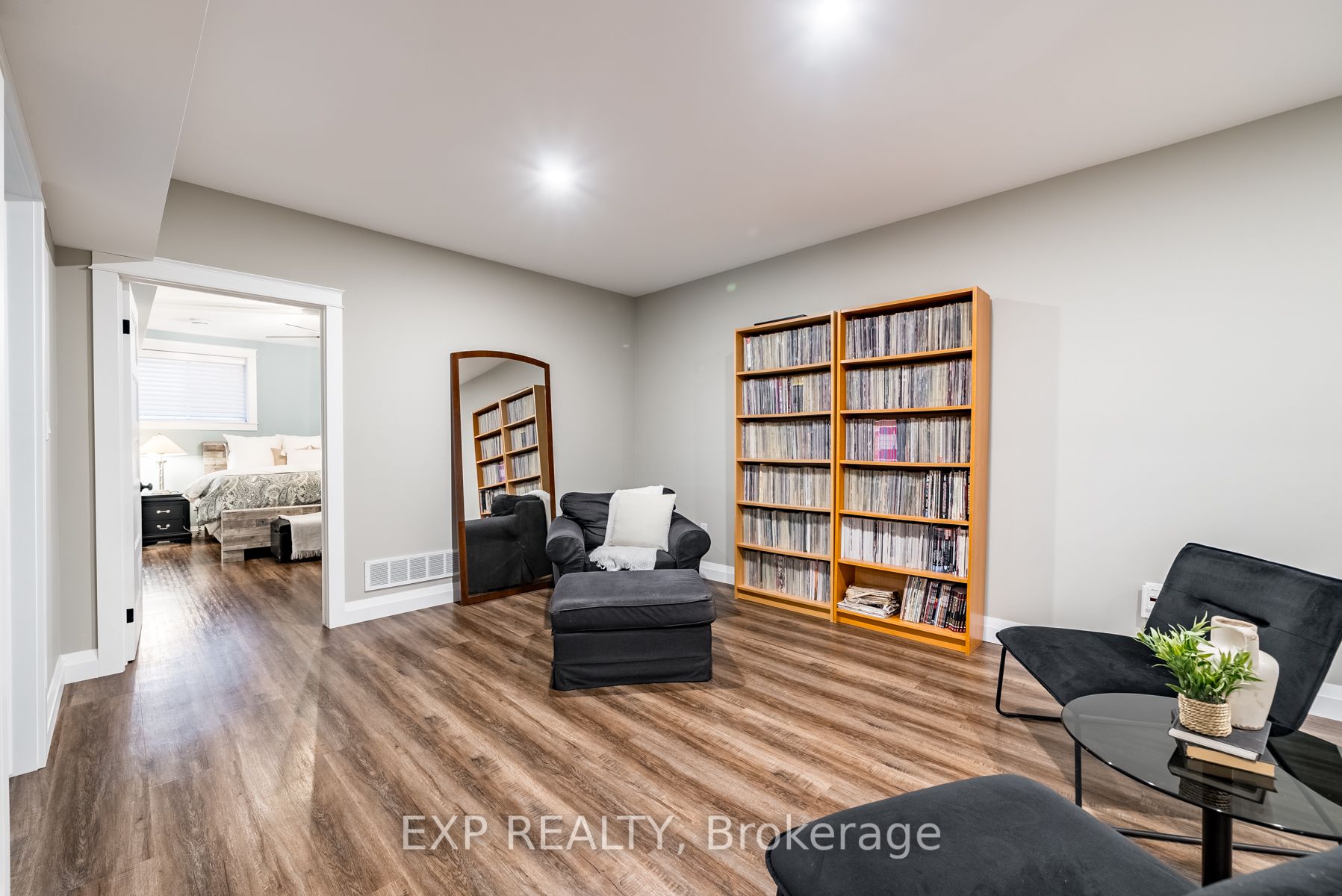 2104 Grimshaw Rd