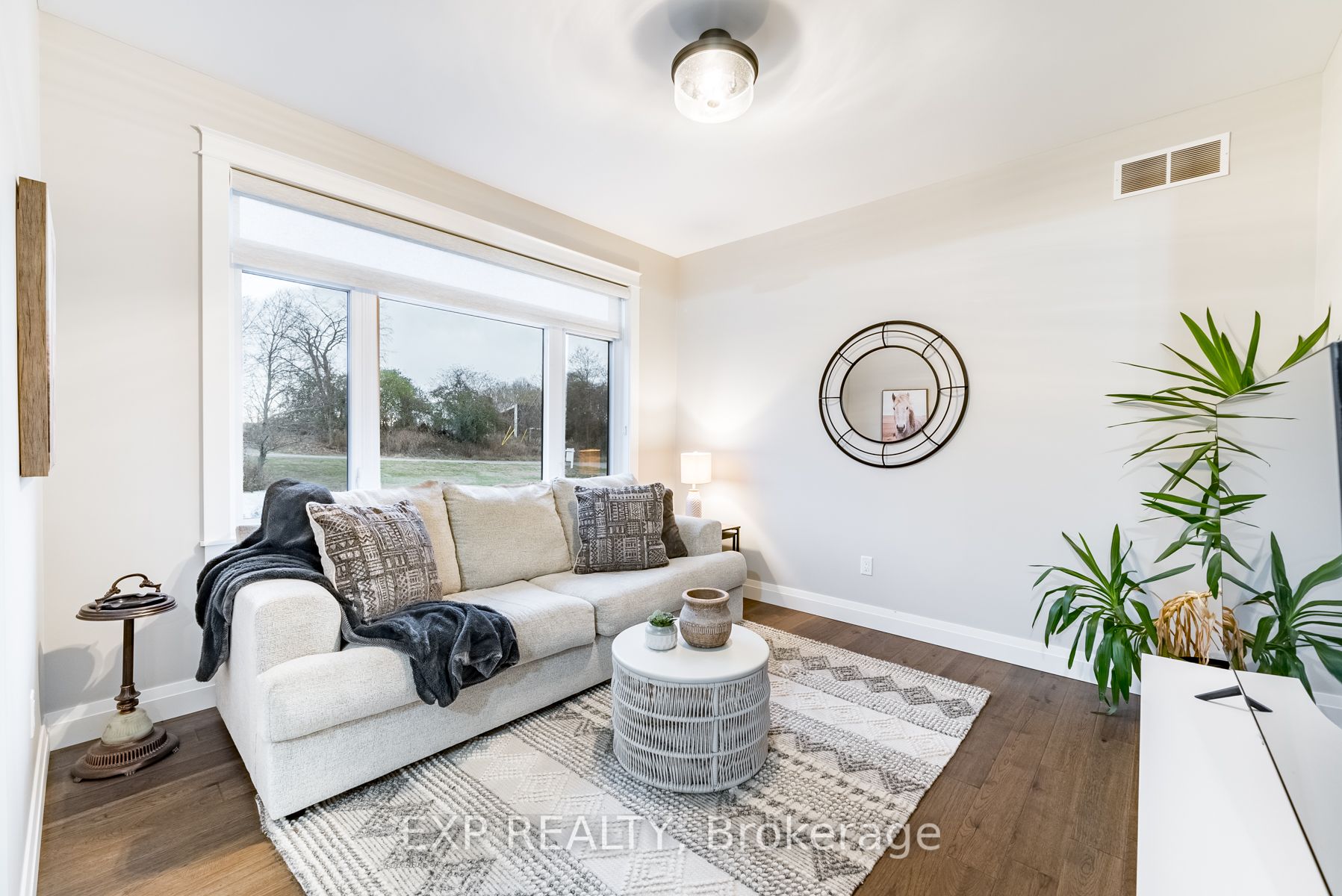 2104 Grimshaw Rd