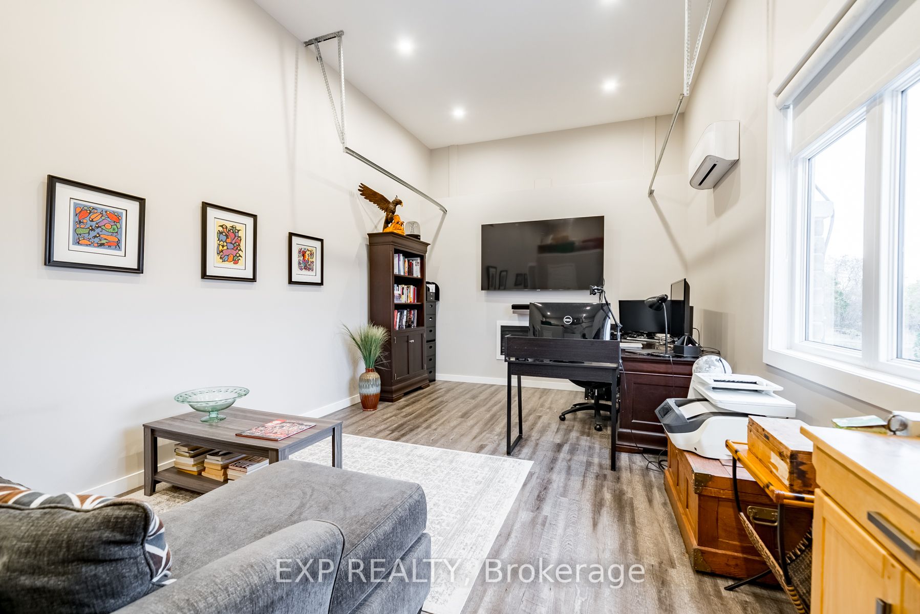 2104 Grimshaw Rd