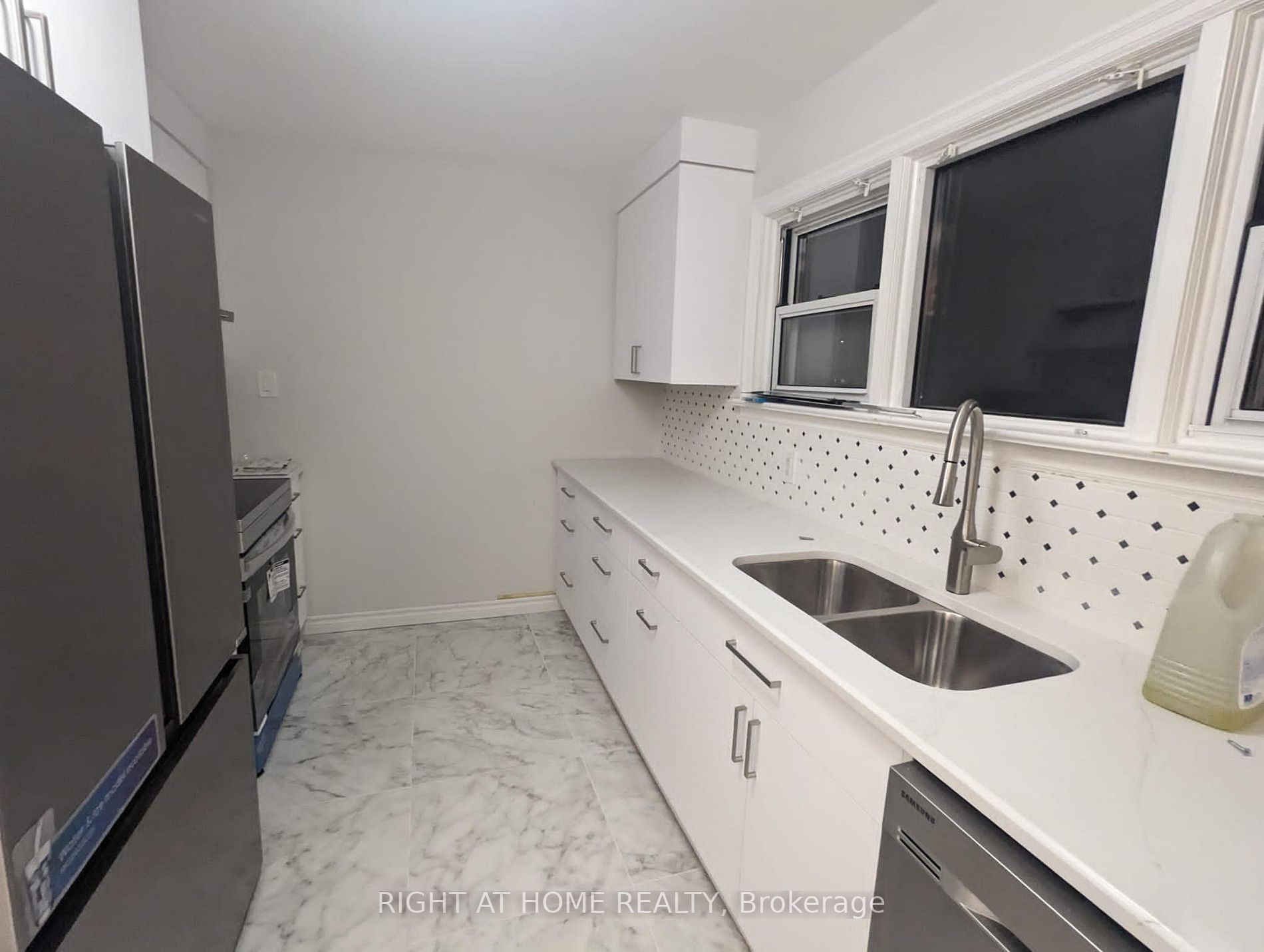 18 Ridgewood Ave