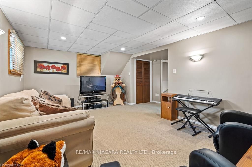 13 Centennial Dr