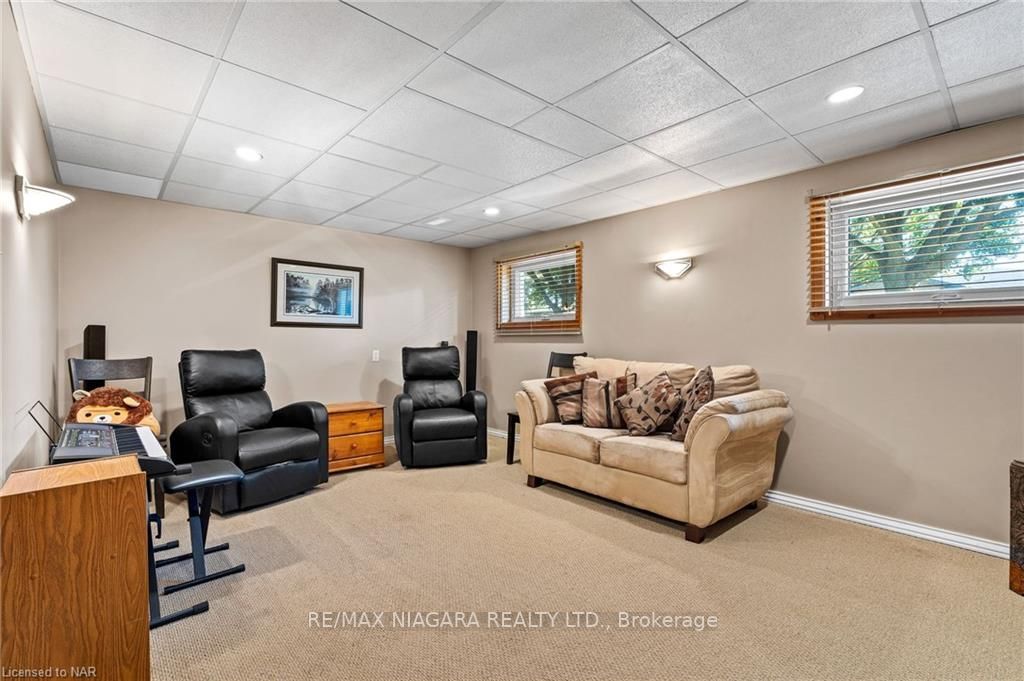 13 Centennial Dr