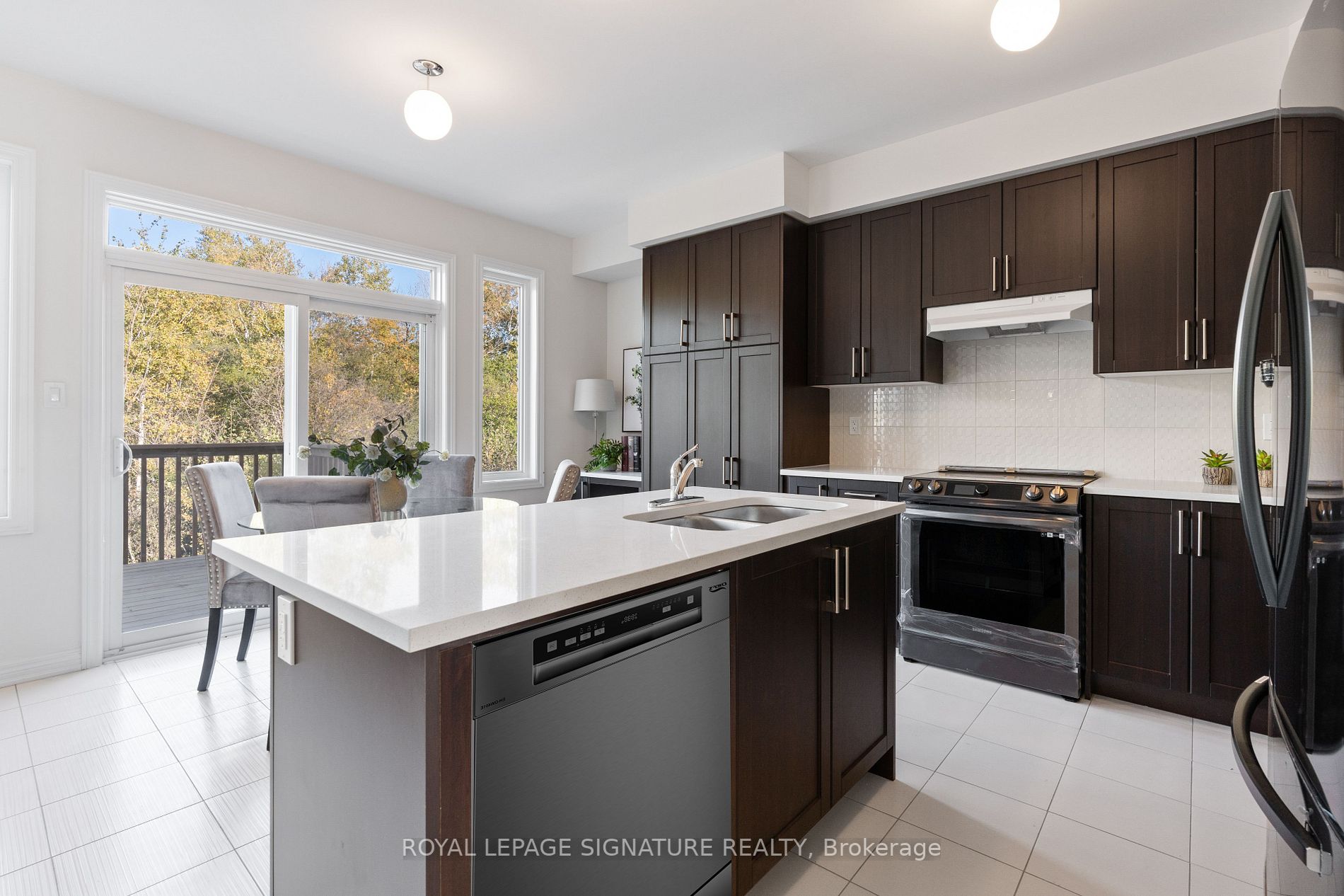 654 Lemay Grve