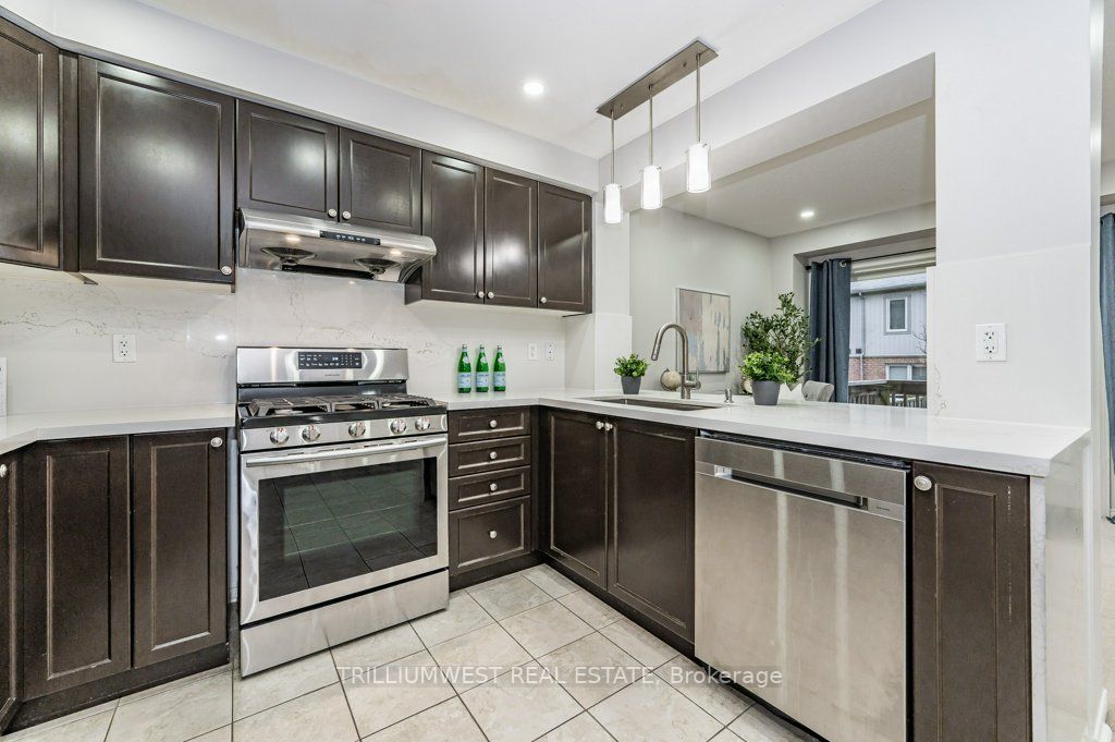1035 Victoria Rd S, #146