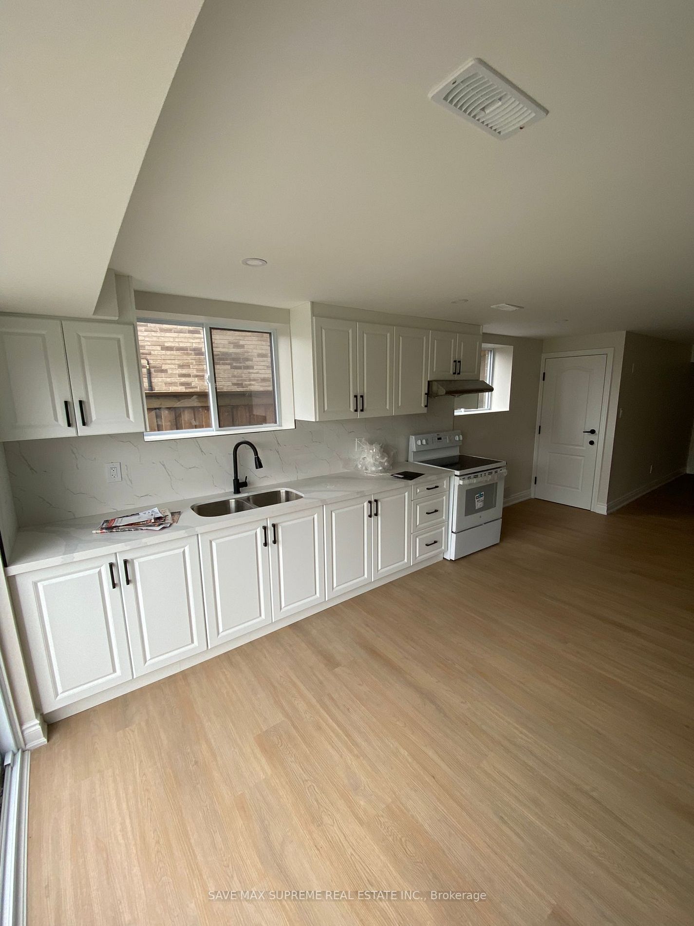 851 Robert Ferrie Dr