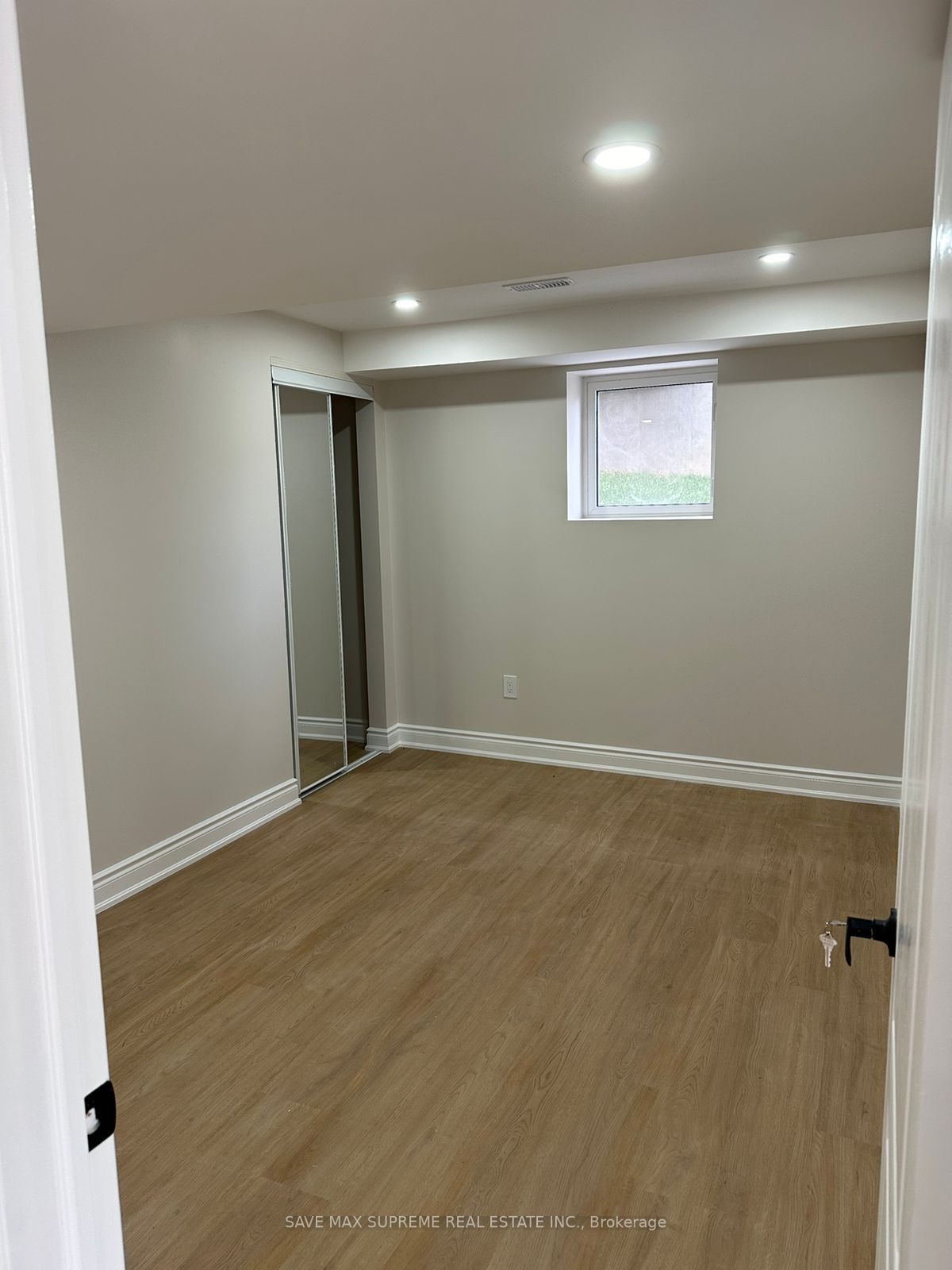 851 Robert Ferrie Dr