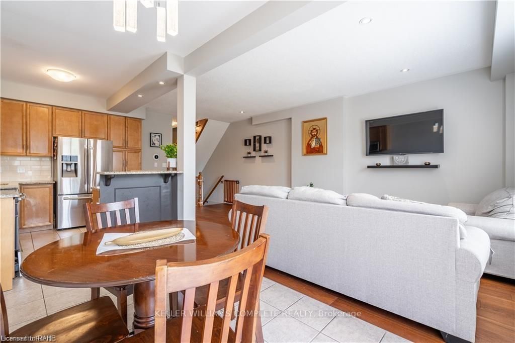 15 Marina Point Cres