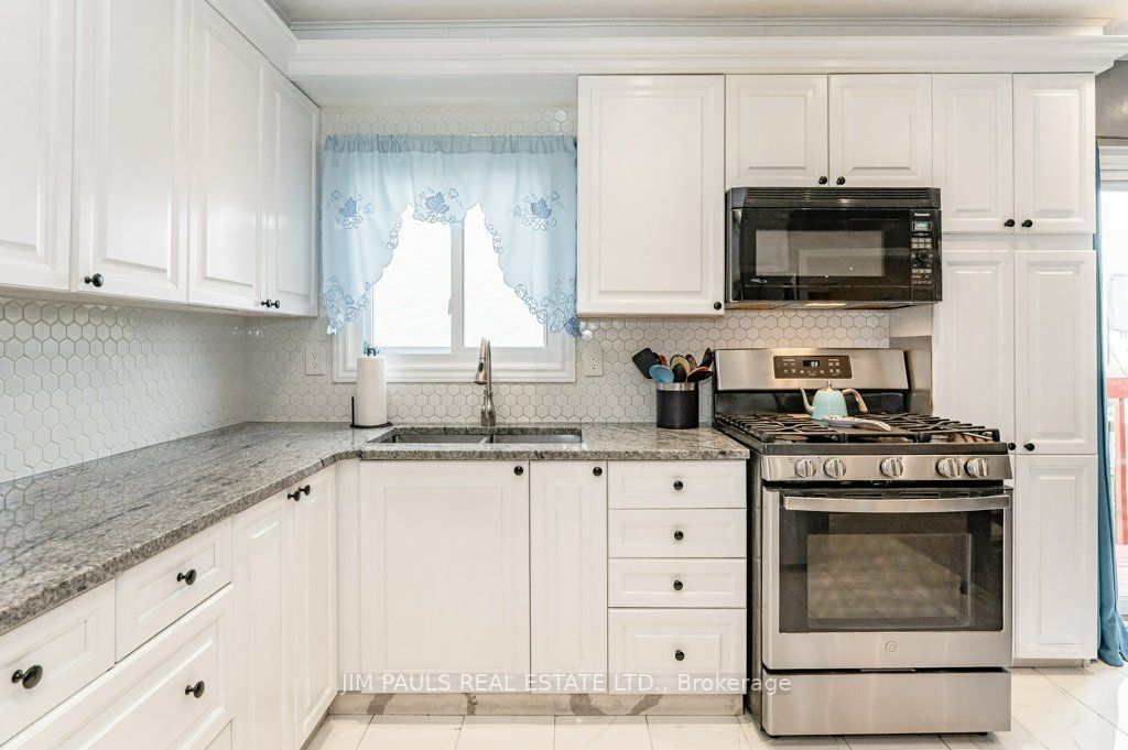 851 Stone Church Rd E, #3