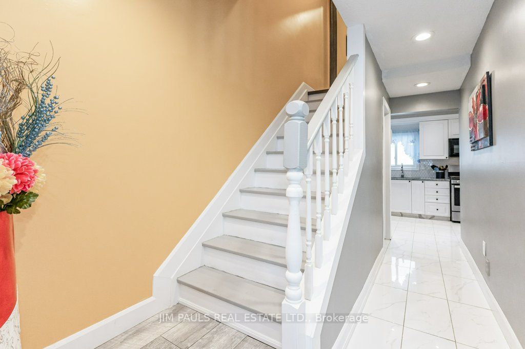 851 Stone Church Rd E, #3
