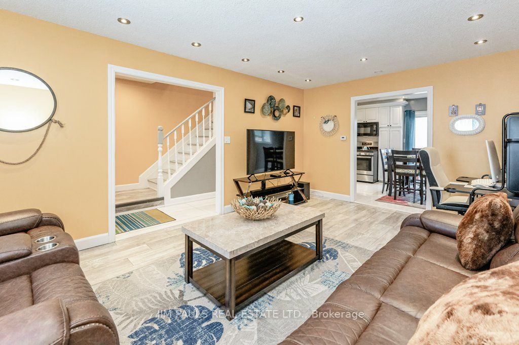 851 Stone Church Rd E, #3