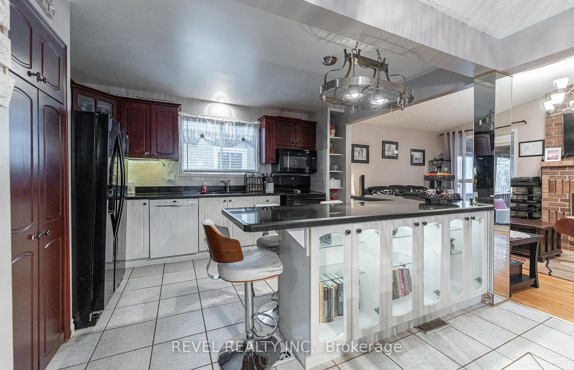 39 Twinoaks Cres