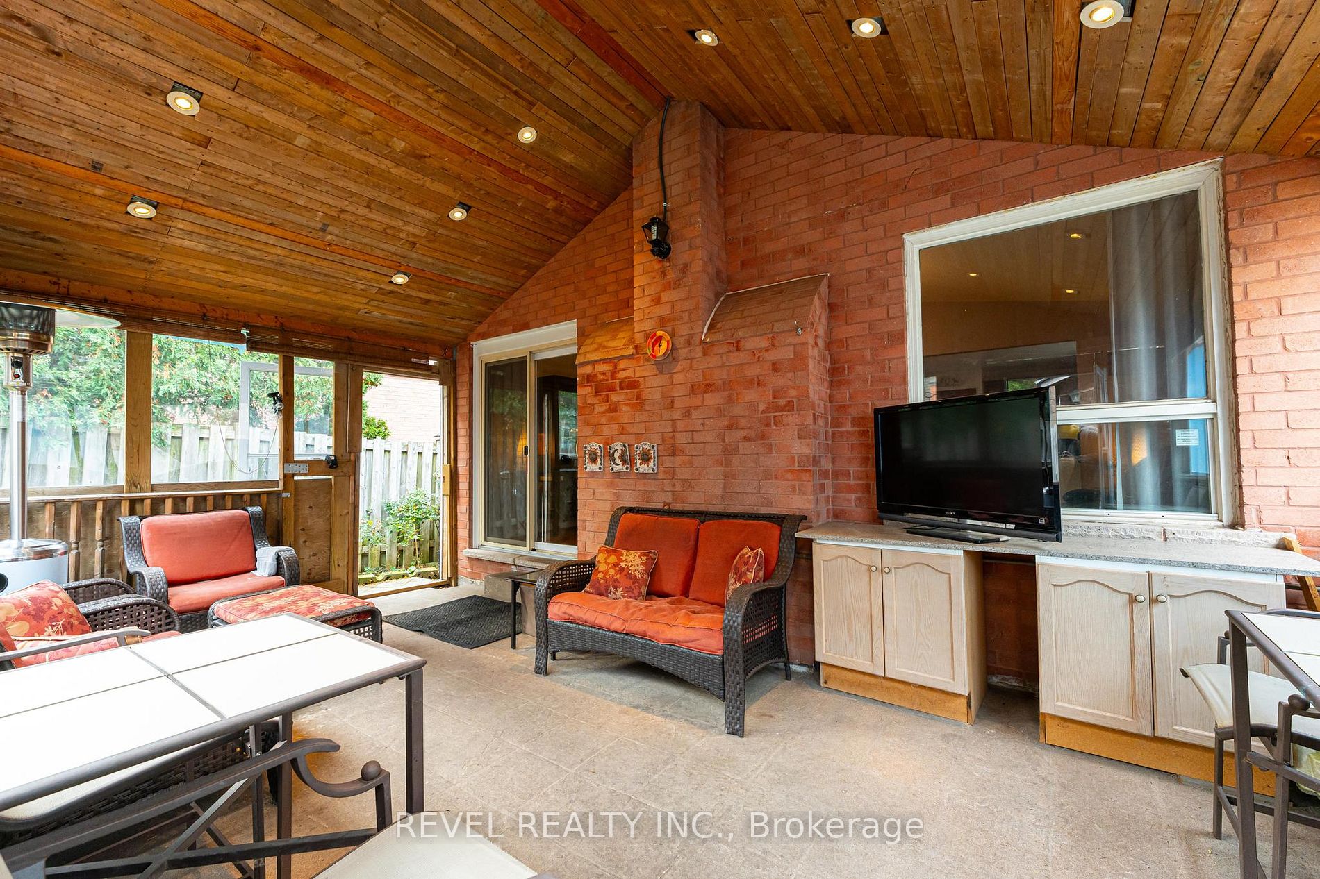 39 Twinoaks Cres