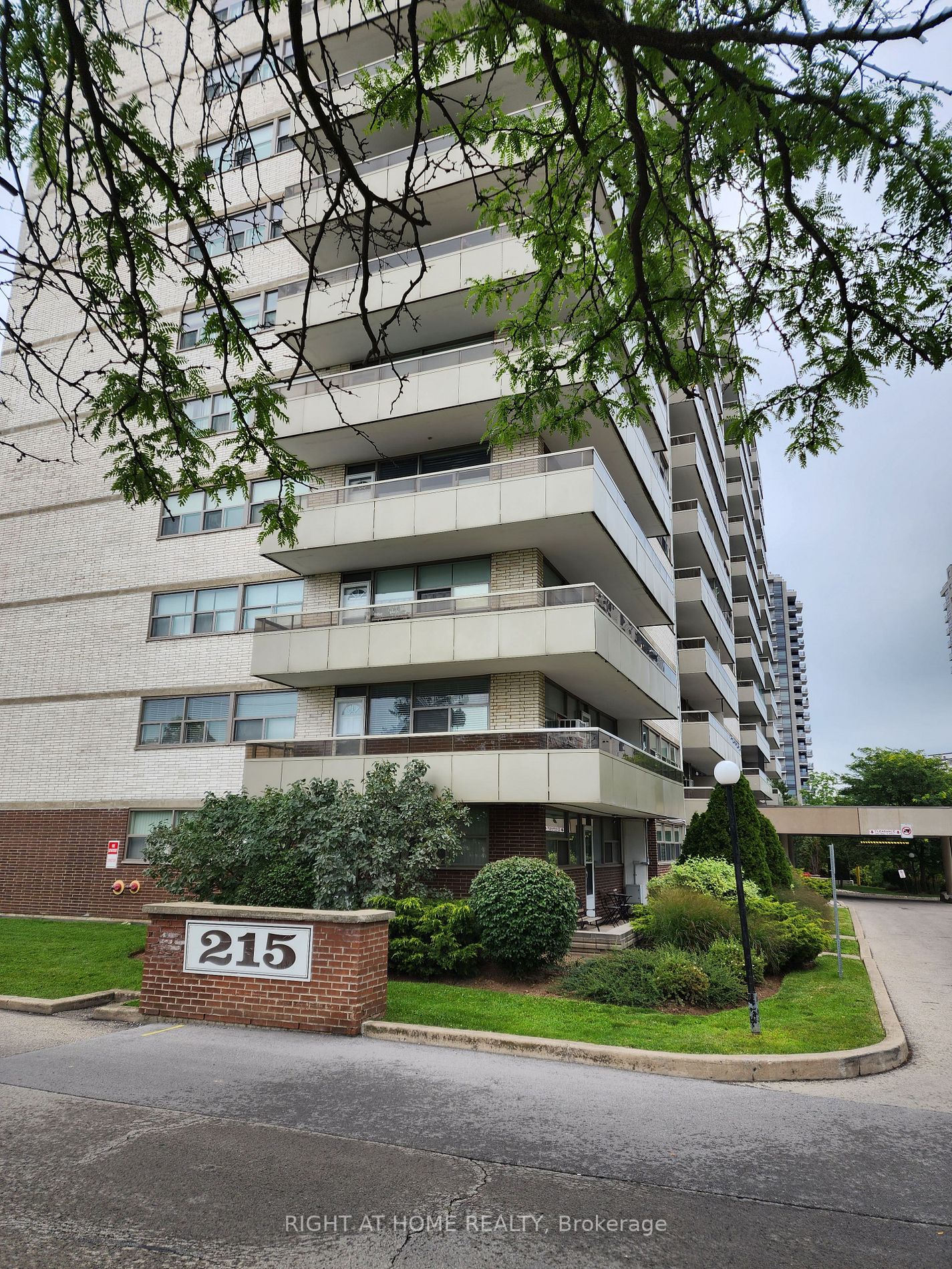 215 Glenridge Ave, #801