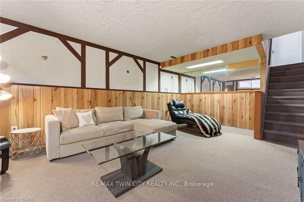 10 Edgar Dr