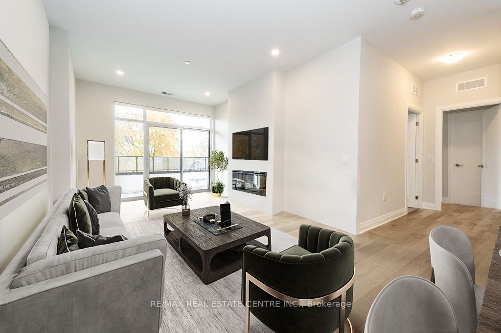 71 Wyndham St S, #203