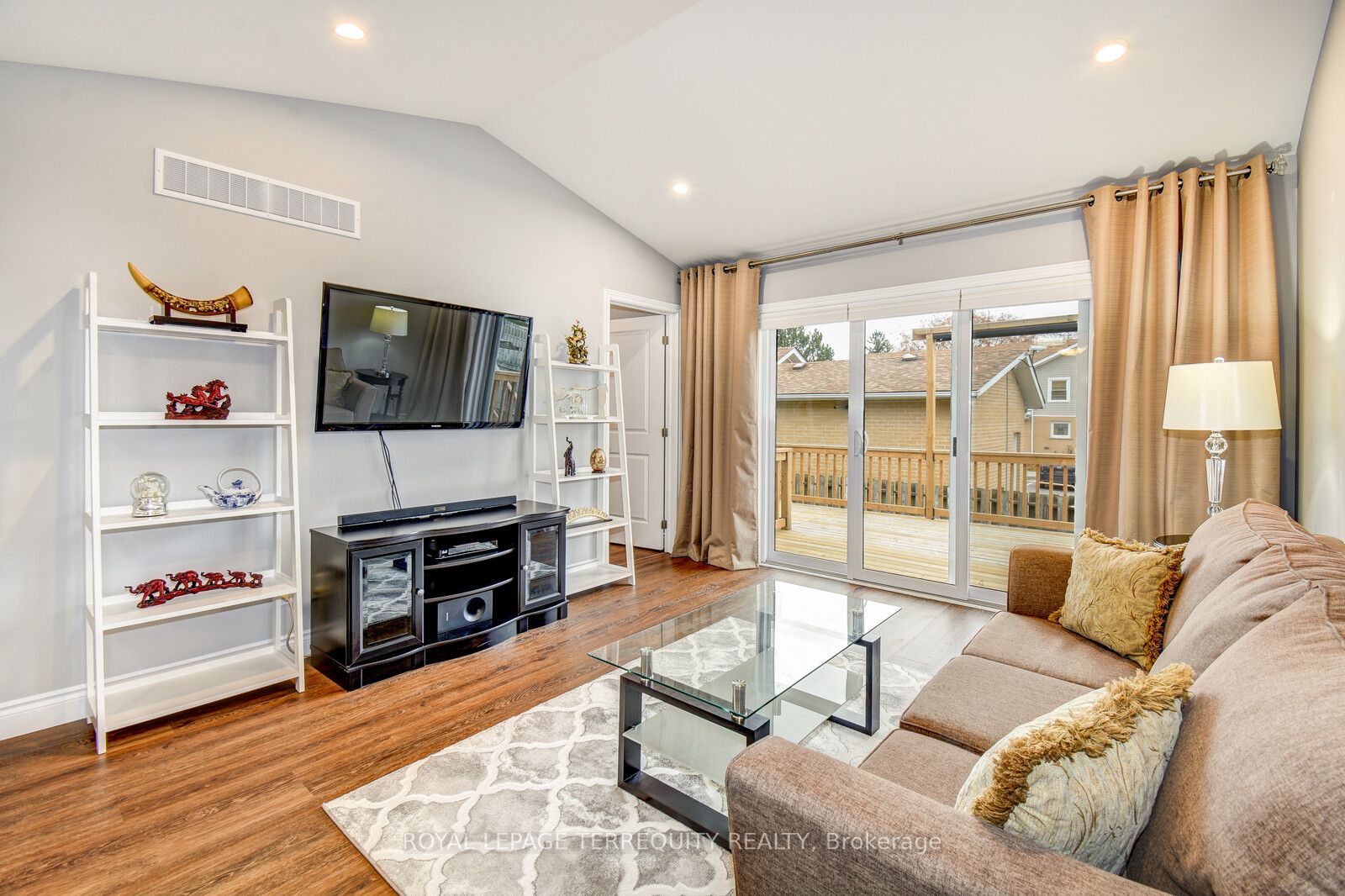 8 Ferris Crt