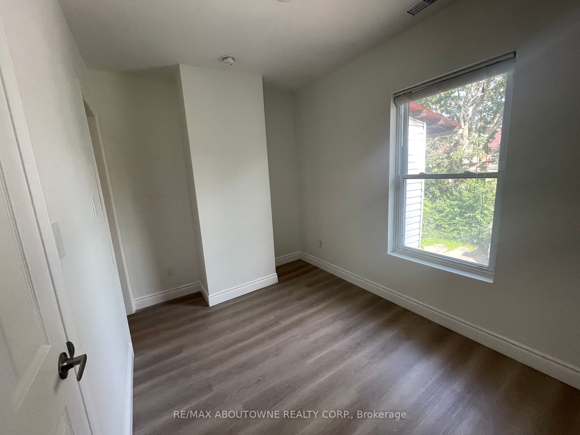 49 Fairleigh Ave S