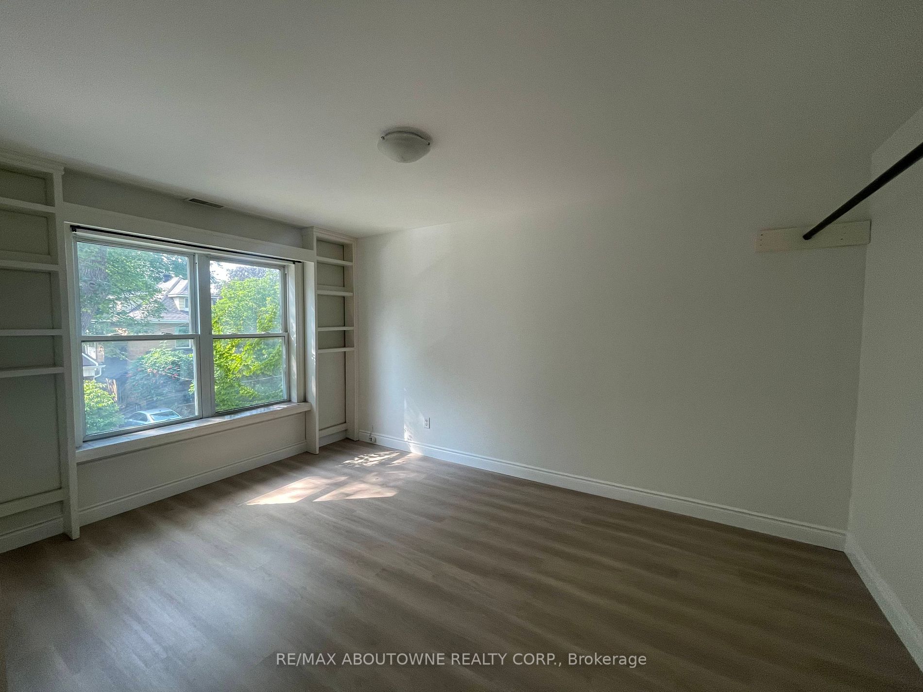 49 Fairleigh Ave S