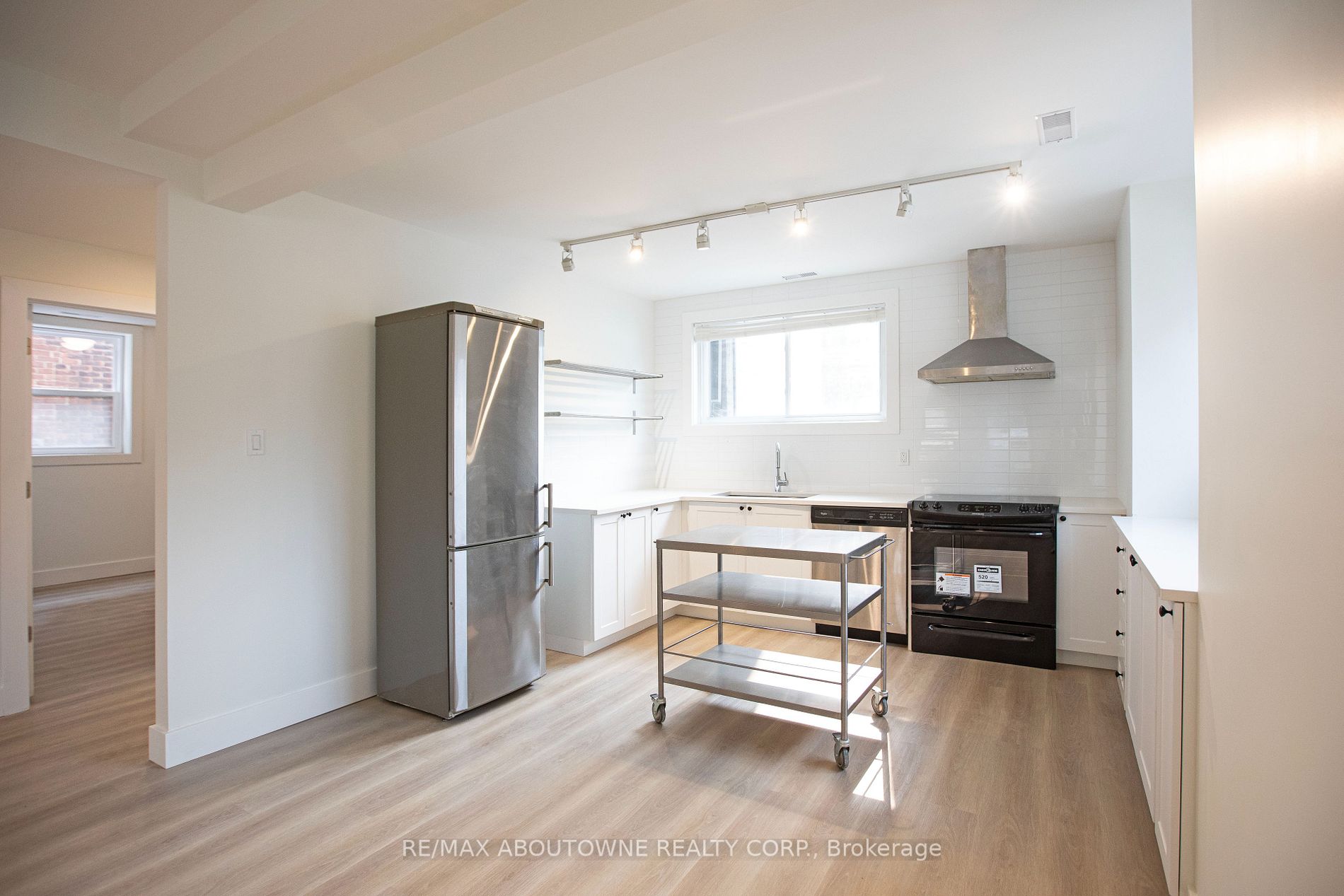 49 Fairleigh Ave S