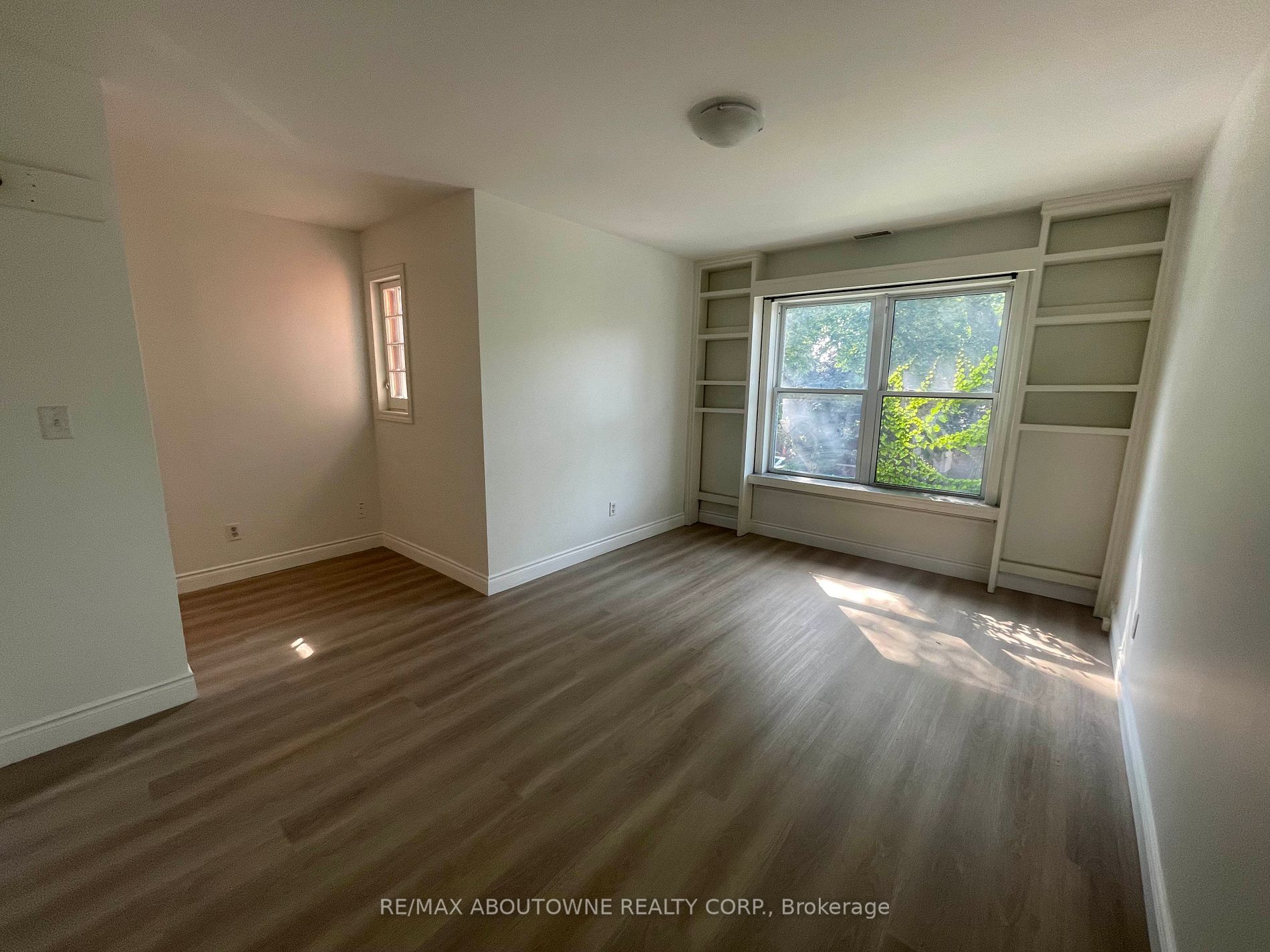 49 Fairleigh Ave S