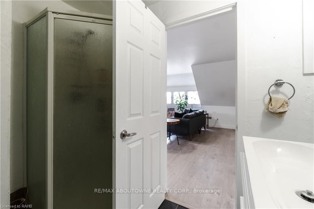 49 Fairleigh Ave S
