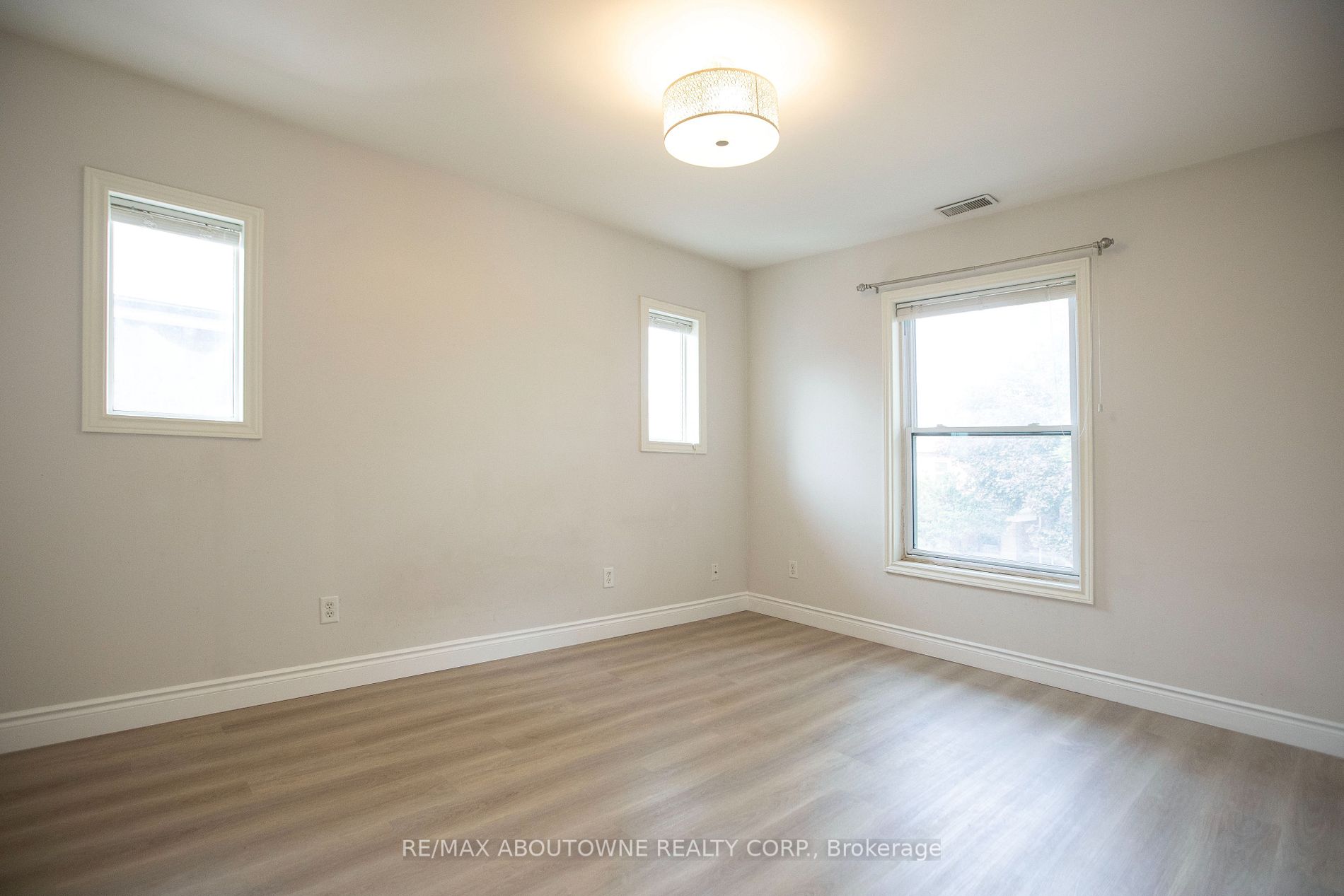 49 Fairleigh Ave S