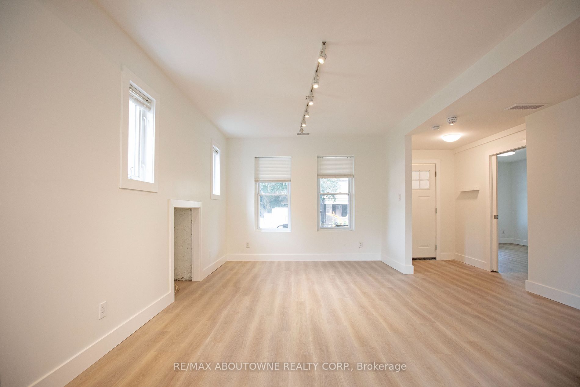 49 Fairleigh Ave S