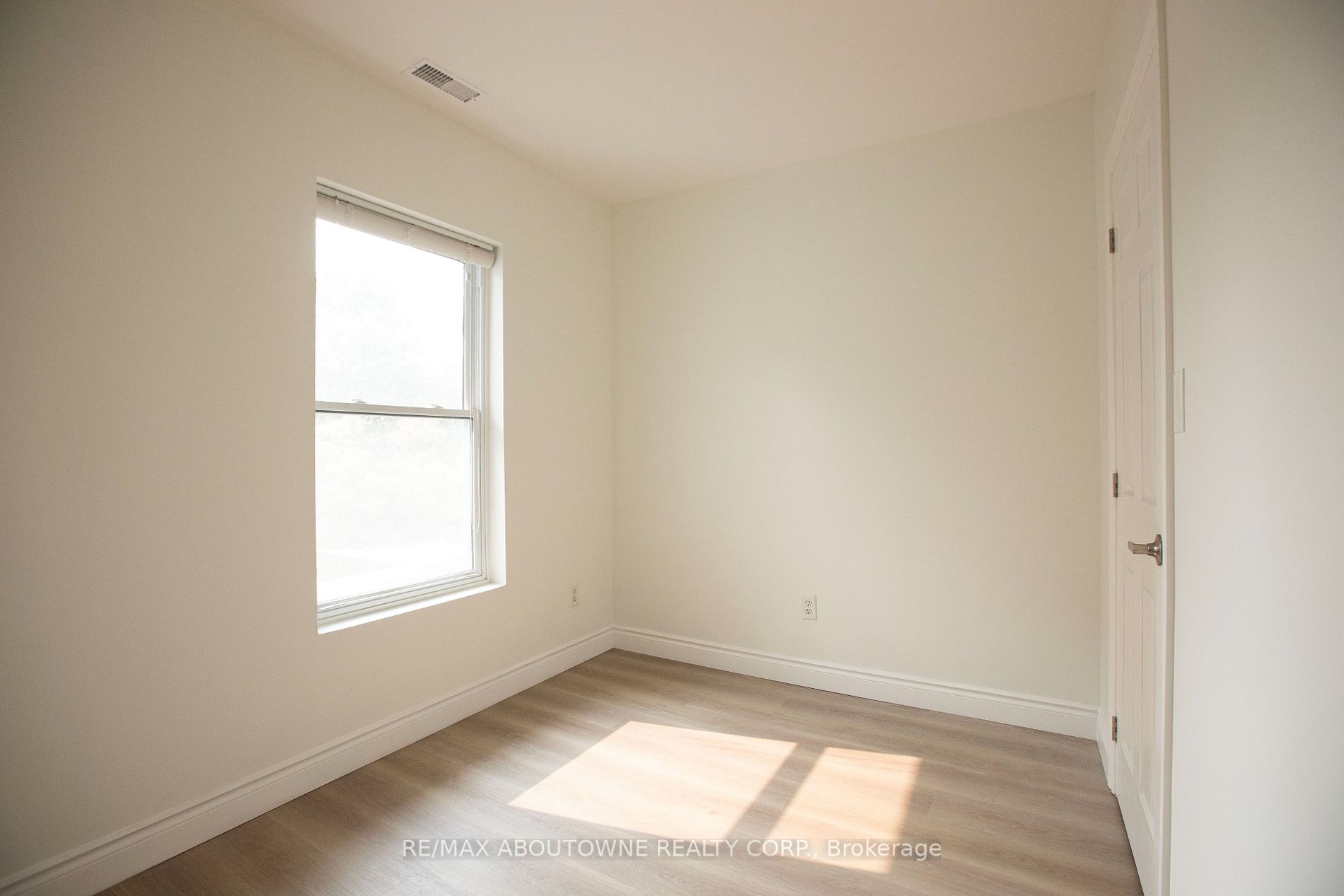 49 Fairleigh Ave S
