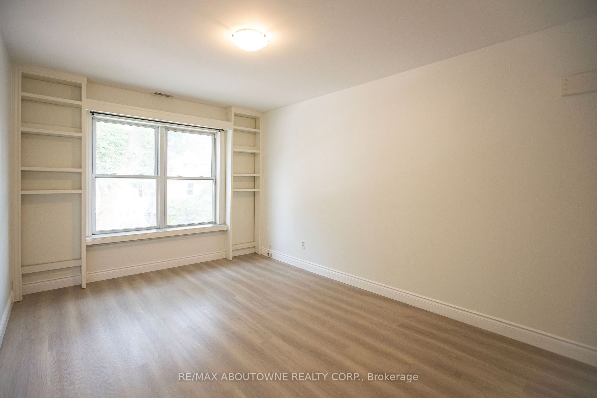 49 Fairleigh Ave S