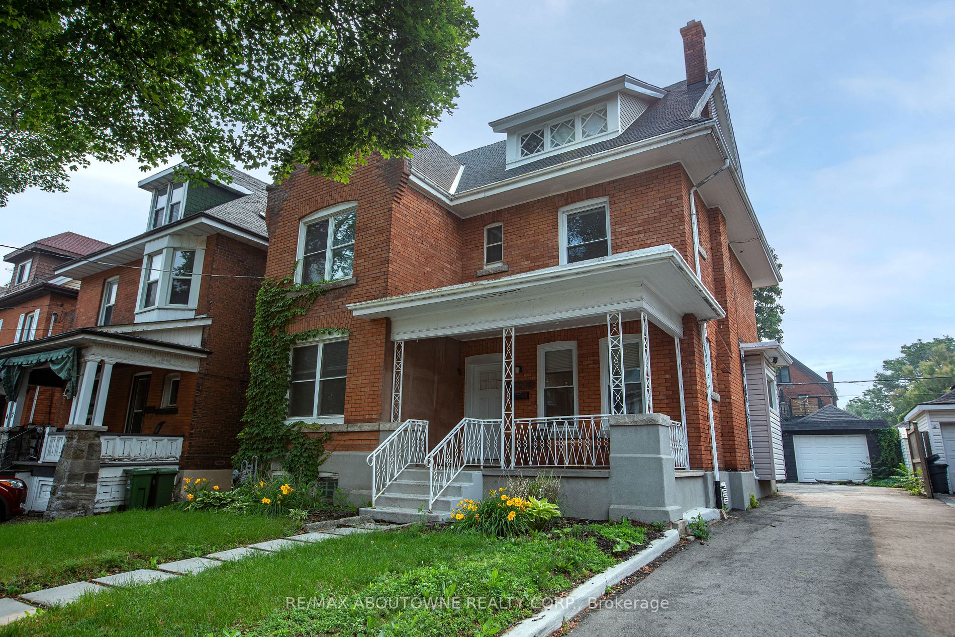 49 Fairleigh Ave S