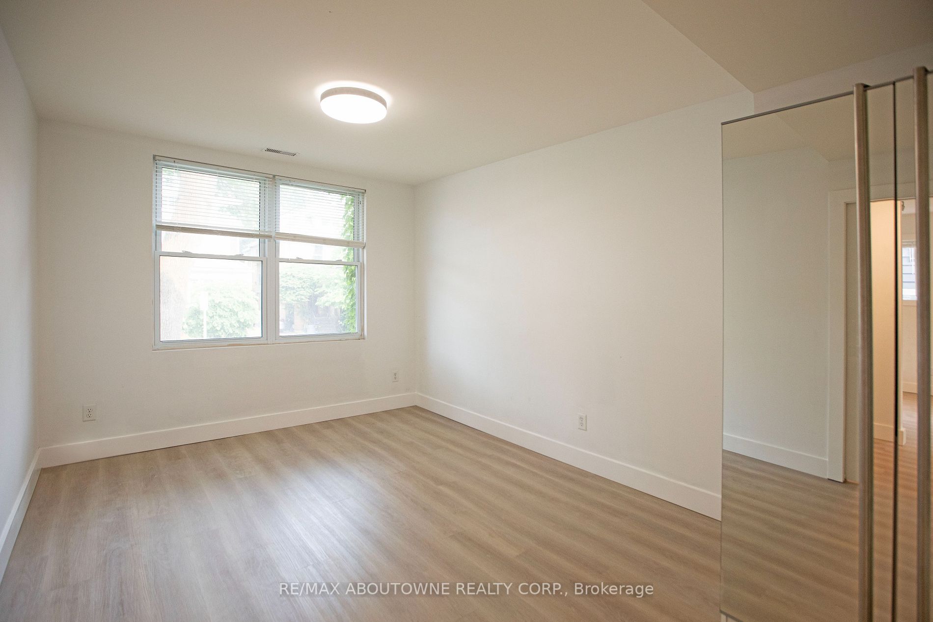 49 Fairleigh Ave S