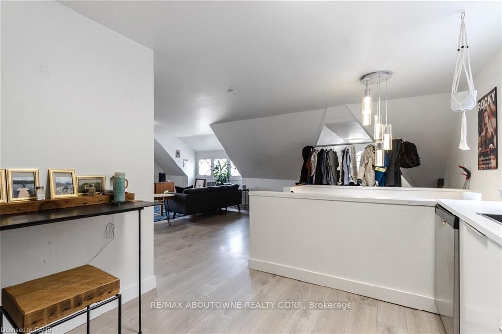 49 Fairleigh Ave S