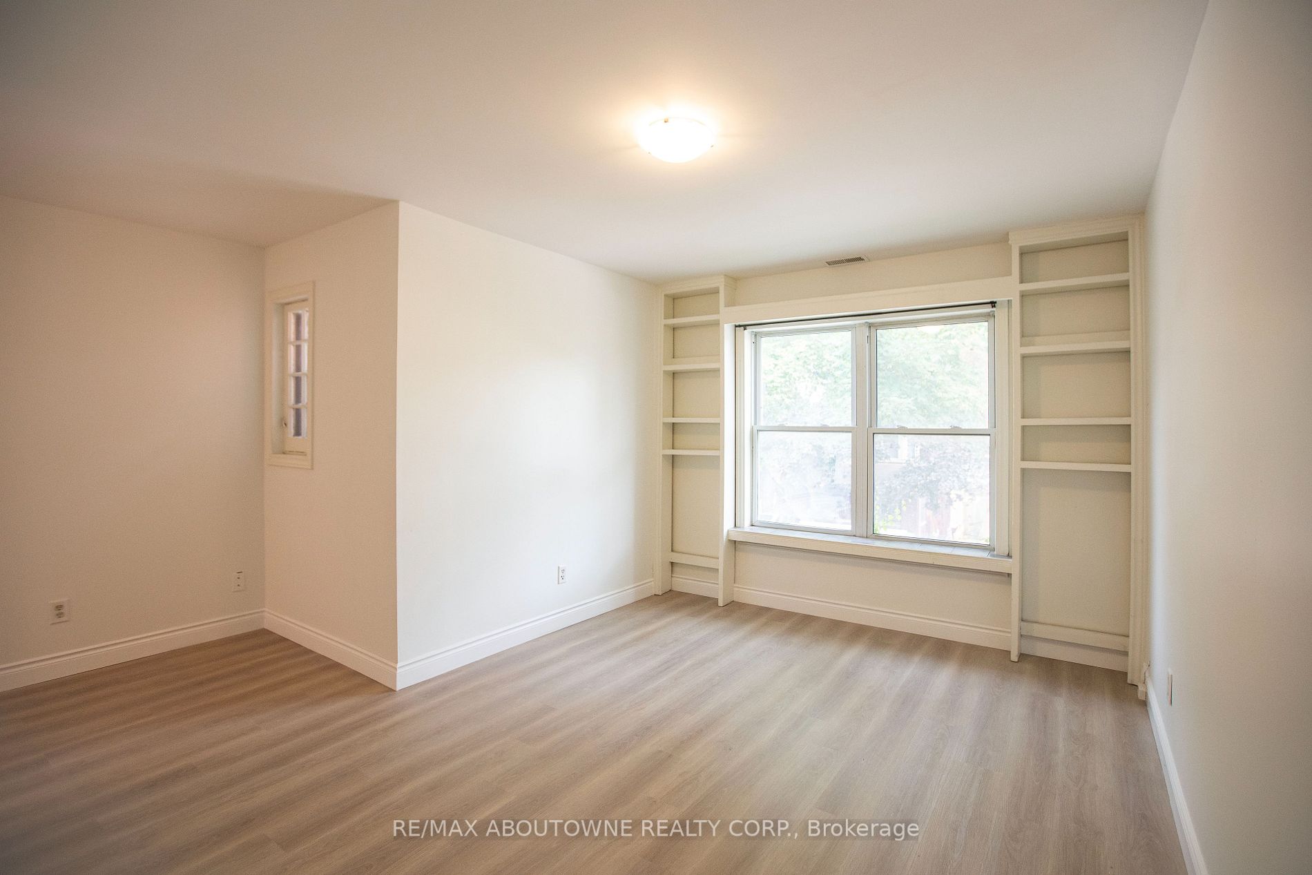 49 Fairleigh Ave S