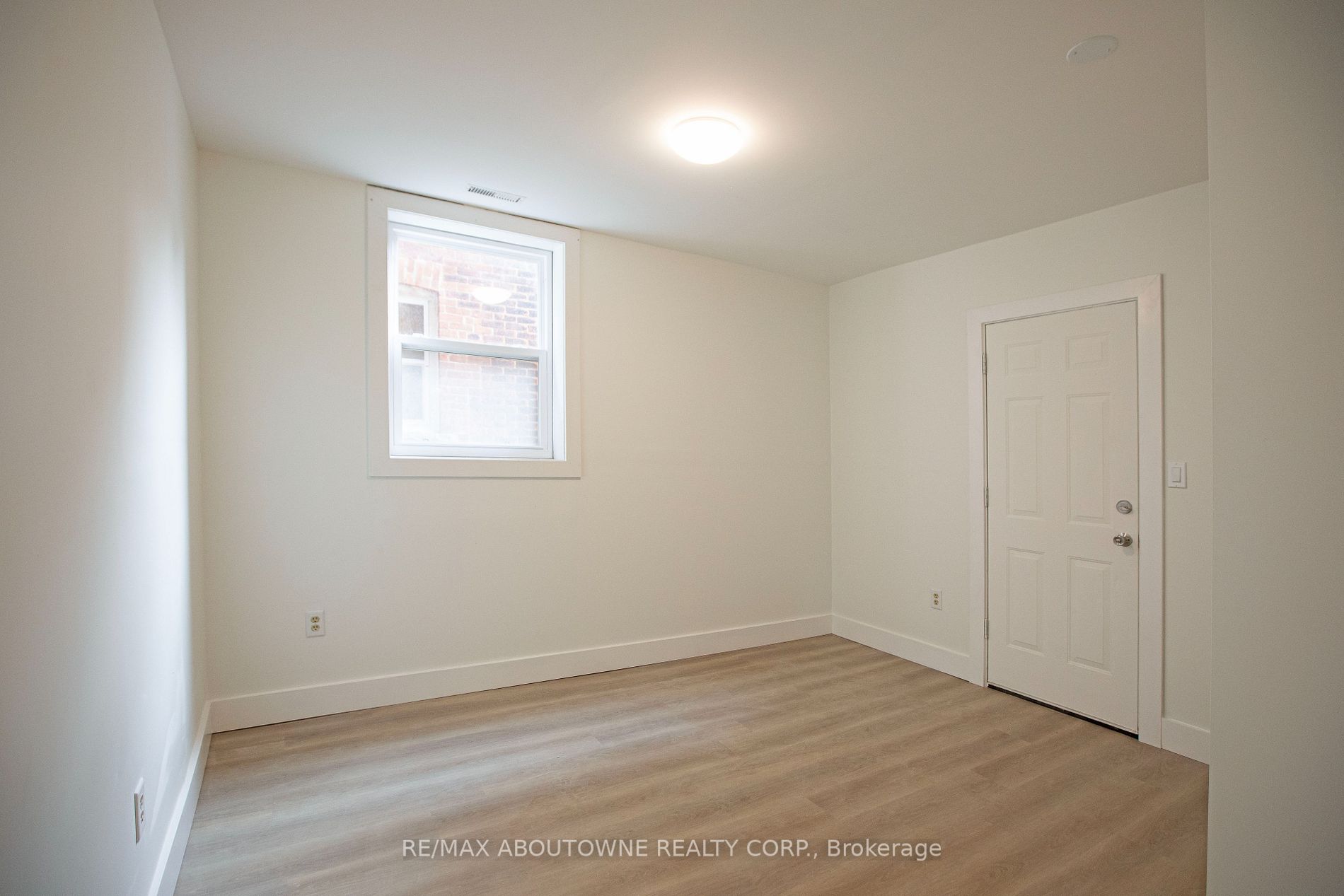 49 Fairleigh Ave S