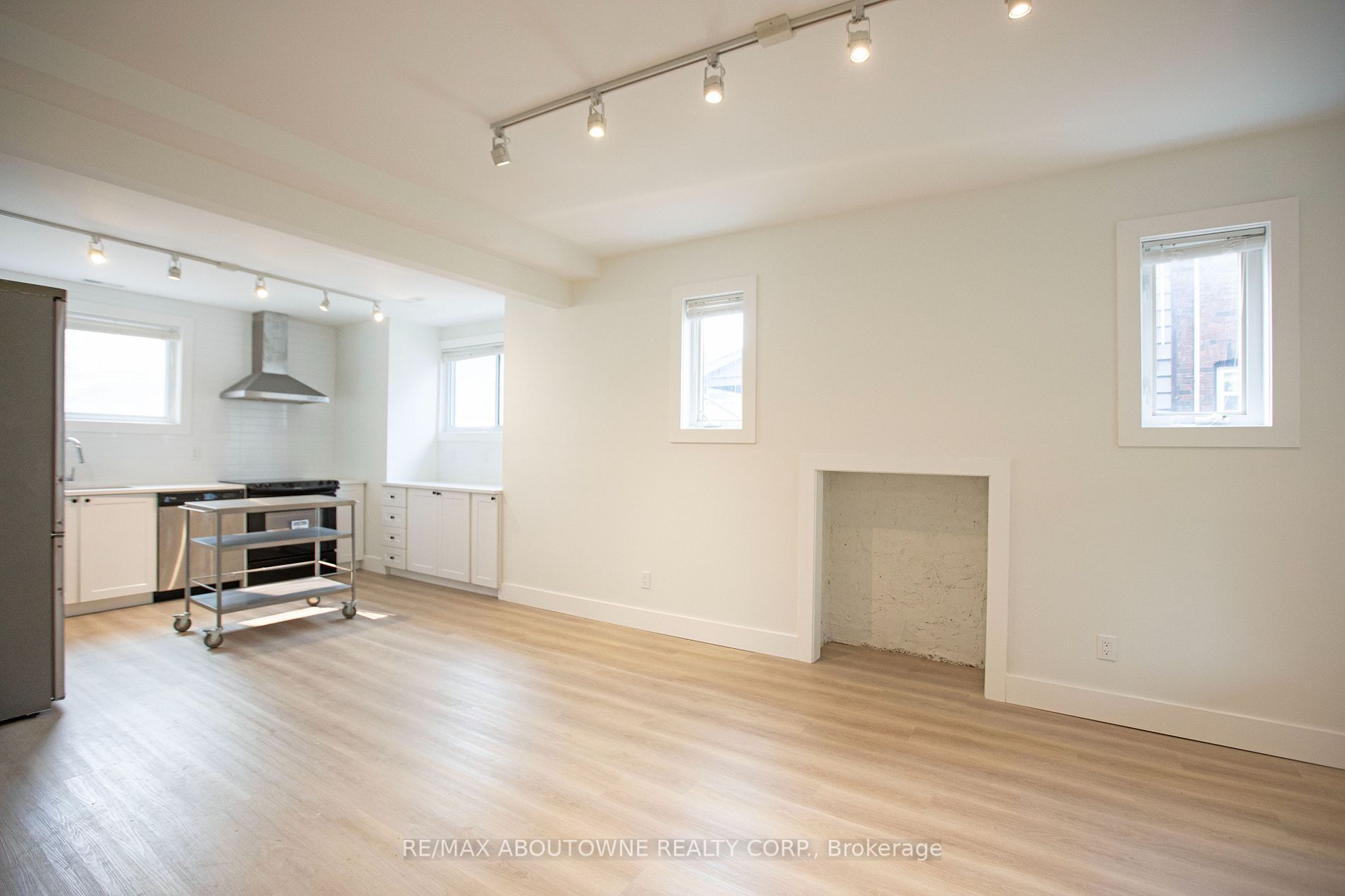 49 Fairleigh Ave S